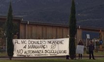 Trento - Studenti contro l'alternanza scuola lavoro a Mc Dondald's