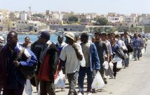 A Lampedusa per rompere il confine