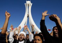 Bahrein, decretato il coprifuoco e proibiti i raduni in pubblico