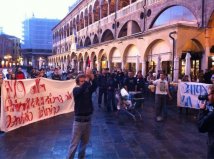 Padova - Approvata tra le contestazioni fuori e dentro l'aula la fusione Acegas aps Hera 