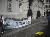 Padova - Conf. stampa 'Uniti contro la crisi, uniti contro l'alternativa' Striscione