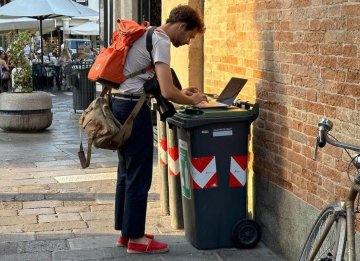 Attacco alla libertà di stampa: a Padova un giornalista è stato trattenuto per ore in Questura dopo un blitz di Ultima Generazione