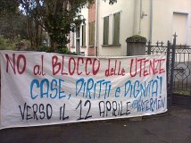 Padova - Striscione No al blocco delle utenze