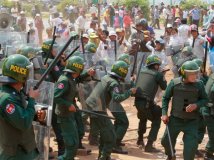 Cambogia, la polizia spara contro gli operai tessili in sciopero. Almeno 4 i morti