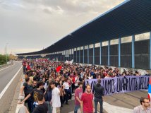 “Fine del mondo, fine mese, stessa lotta”: Bologna invasa da migliaia di persone