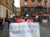 Reggio Emilia - In piazza per il diritto all'abitare