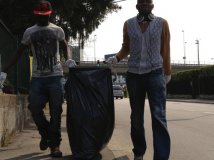 Padova - Continua l’occupazione dei rifugiati: oggi pulizia di tutto il quartiere