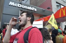 Stati Uniti - Lavoratori dei fastfood in sciopero per reddito e diritti, contro la povertà
