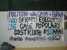 Striscione Rete diritti in casa Parma