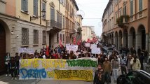 Reggio Emilia - Oltre le firme ci mettiamo la faccia!