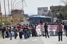 S.Maria Capua a Vetere - Manifestazione fuori dalla Andolfato. Tensione dentro e fuori il campo