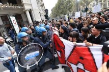 Torino - Manif sauvage e cariche al corteo studentesco contro il G7