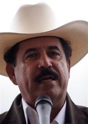 Honduras, il presidente legittimo Zelaya è rientrato a Tegucigalpa dopo 80 giorni di esilio forzato