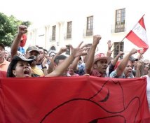 Protesta davanti al Parlamento a Tegucigalpa 