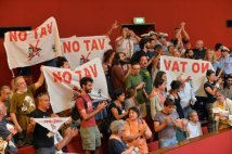 No Tav Terzo valico - La protesta arriva in Consiglio Comunale a Genova