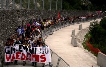 Belluno - Mille persone in difesa della Valle del Mis e delle Dolomiti