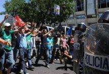 Spagna - La polizia assalta la manifestazione dei minatori e in serata dei movimenti sociali