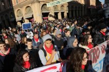 Bologna 14n - In decine di migliaia si riprendono la città 