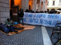 Padova - Profughi accampati sotto il Comune: questo è il nostro destino