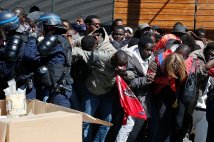 Migranti Parigi