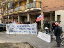 Padova - Davanti ad ATER per dire "No alla vendita del patrimonio immobiliare pubblico"