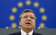 Liegi (Belgio), Barroso contestato a colpi di uova: "Basta austerity e Fortezza Europa"
