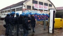 Treviso - Blitz della Polizia per lo sgombero alla ex-Telecom