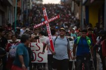 Una carovana migranti attraversa il Messico per chiedere la dissoluzione della “migra”