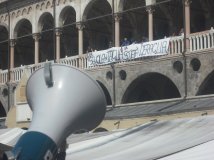 Padova - La scuola si taglia, la società deraglia!