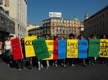 Studenti medi e universitari in piazza a Napoli