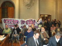 La Comunità in Resistenza di Empoli irrompe nell'assemblea degli undici comuni del circondario sulla crisi
