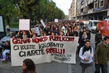 Alessandria - 500 studenti manifestano contro la riforma Gelmini