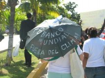 3 dicembre 2010 - Cancun Manifestazione 'Banco Mundial fuera dal clima'