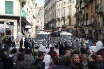 Napoli 08.12 - Contestazioni contro il ddl Gelmini, cariche e due arresti 