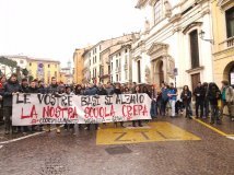 Vicenza- 13 Marzo, Manifestazione studentesca LA SCUOLA CREPA