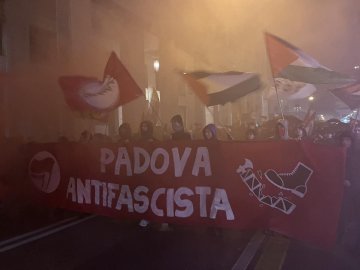 In centinaia a Padova: "nessuno spazio al fascismo"