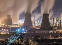 Deindustrializzazione nociva: esplorare il nesso tra precarietà e crisi ecologica