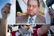 Egitto - Mubarak nella gabbia degli imputati