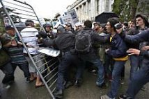 Berkeley: scontri tra studenti e polizia