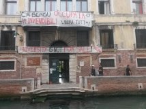 Venezia - #Invendibili: Occupata sede dell'Università Ca'Foscari