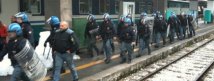 Napoli - Disoccupati arrestati, corteo vietato, blocco della stazione e cariche della polizia