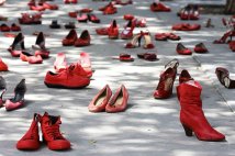 Vicenza- 25 Novembre; 114 paia di scarpe per dire basta alla violenza sulle donne