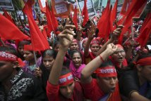 Bangladesh. Cresce la lotta dei lavoratori del tessile