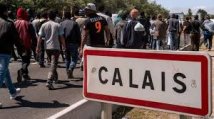 Francia - La campagna del Front National parte dalla frontiera assassina di Calais mentre i migranti avanzano autorganizzati nel tunnel