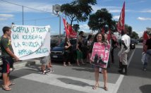 Rimini - Presidio e sciopero fuori da un hotel. Le voci e i volti della protesta