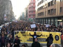 Oltre 10mila persone a Milano contro il Cpr