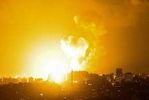 Bombe su Gaza dopo la morte del prigioniero politico Khader Adnan, in sciopero della fame da 86 giorni