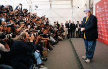 Michael Moore: «Se la gente si ribella tutto è possibile»