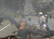 Ecuador: riprende il levantamento indigeno, bloccate le principali strade del paese