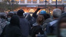 Violente cariche contro gli antirazzisti nella piazza della solidarietà e del primo soccorso ai migranti
